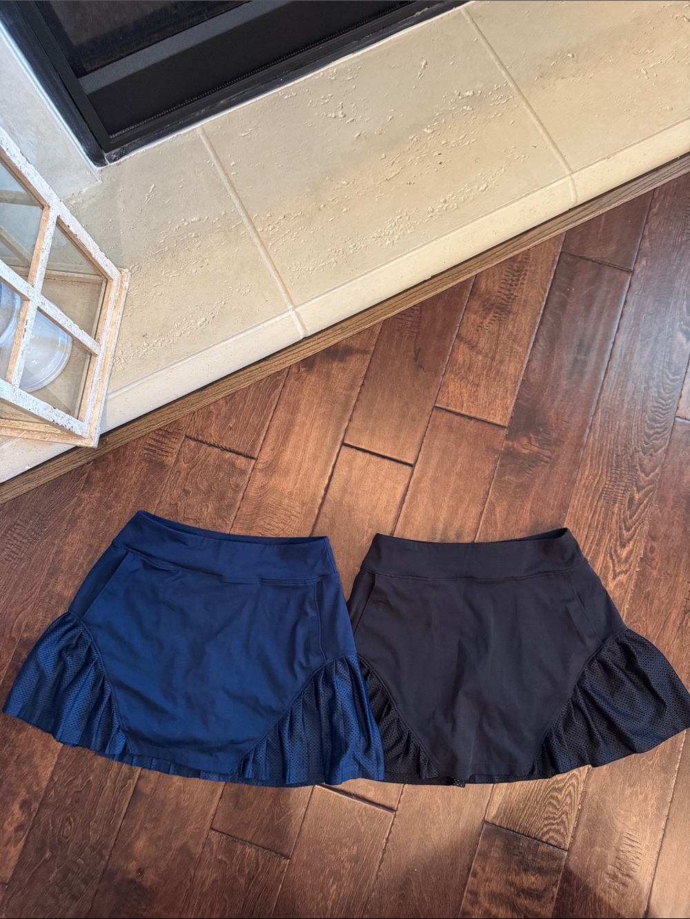 Under Armour Women’s XS black and navy athletic skirt